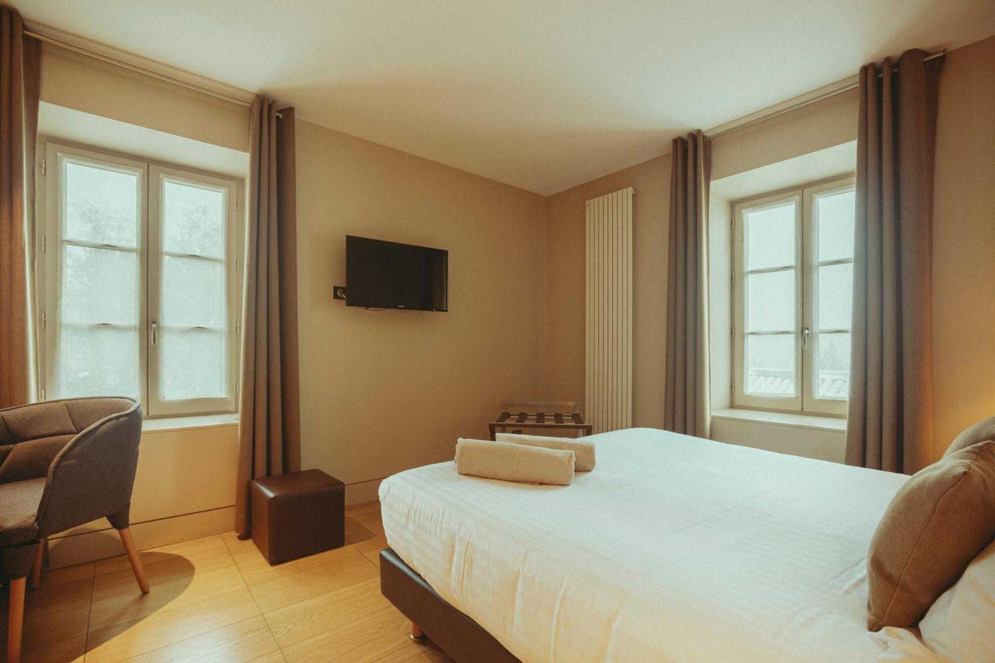 Auberge De Clochemerle, Spa Privatif & Restaurant Gastronomique Vaux-en-Beaujolais 객실 사진