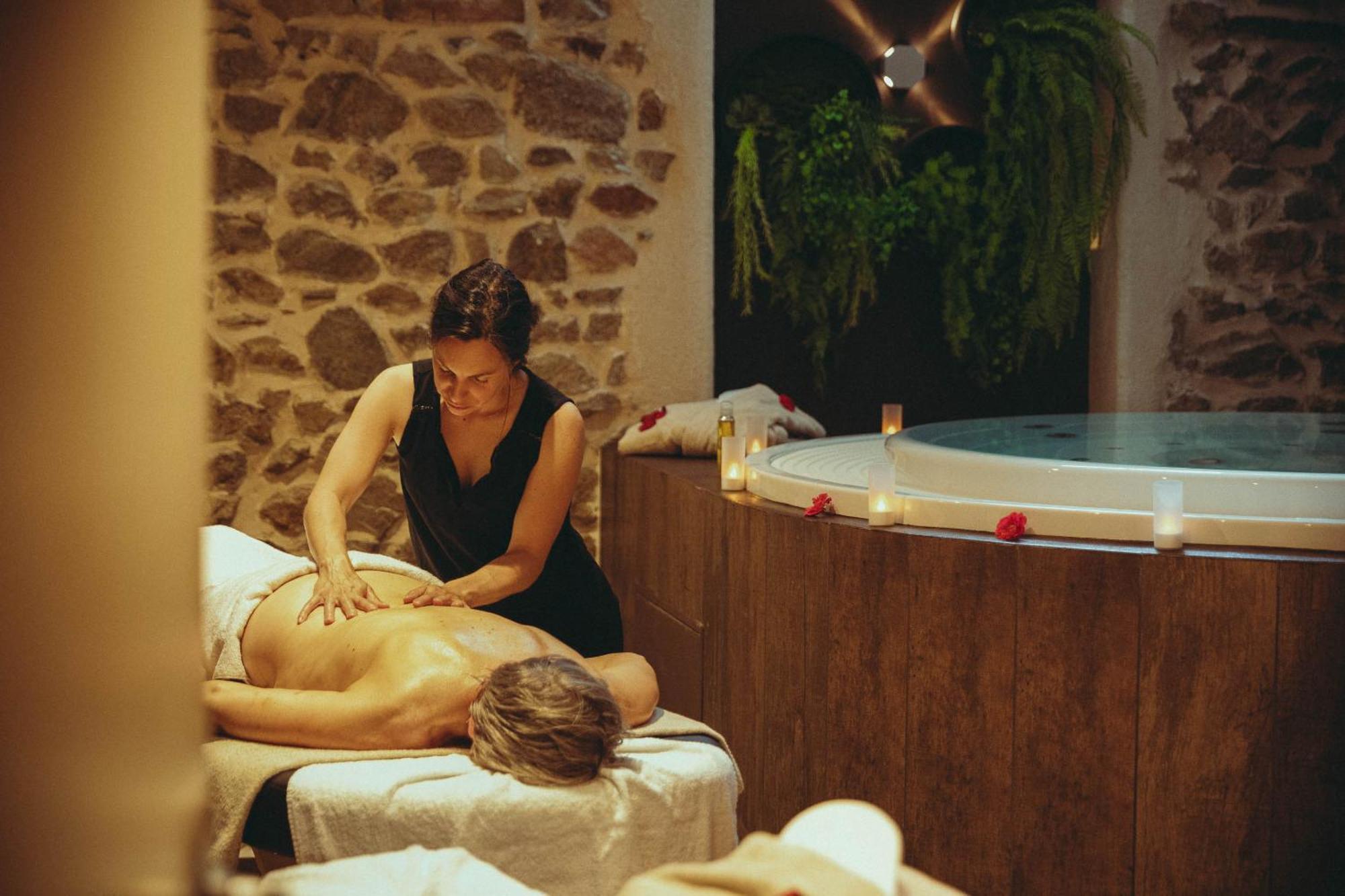 Auberge De Clochemerle, Spa Privatif & Restaurant Gastronomique Vaux-en-Beaujolais 외부 사진