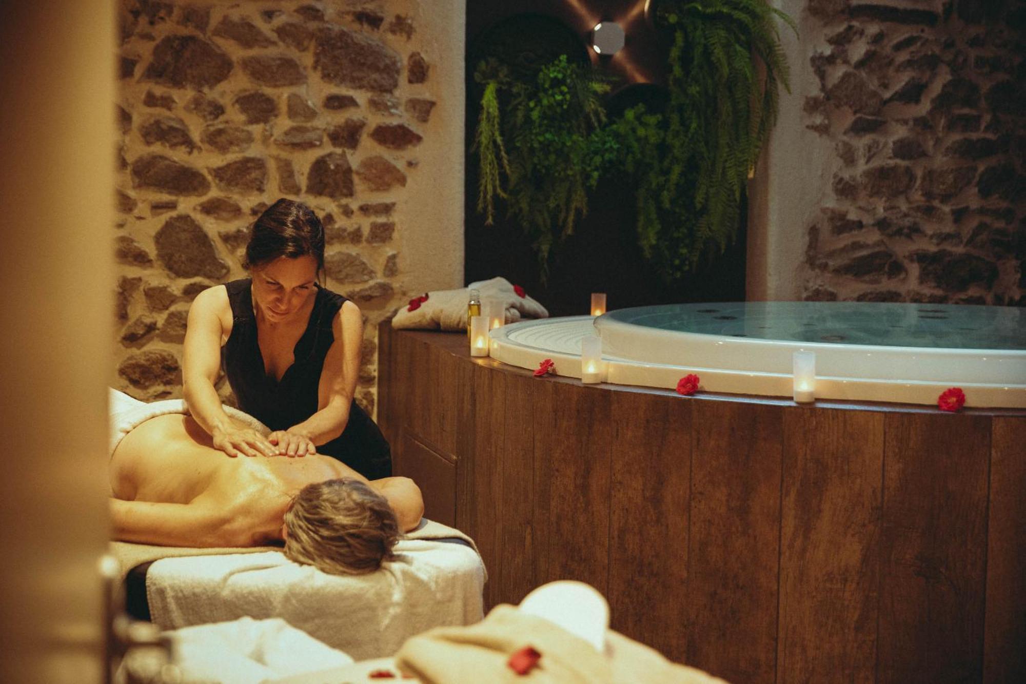 Auberge De Clochemerle, Spa Privatif & Restaurant Gastronomique Vaux-en-Beaujolais 외부 사진